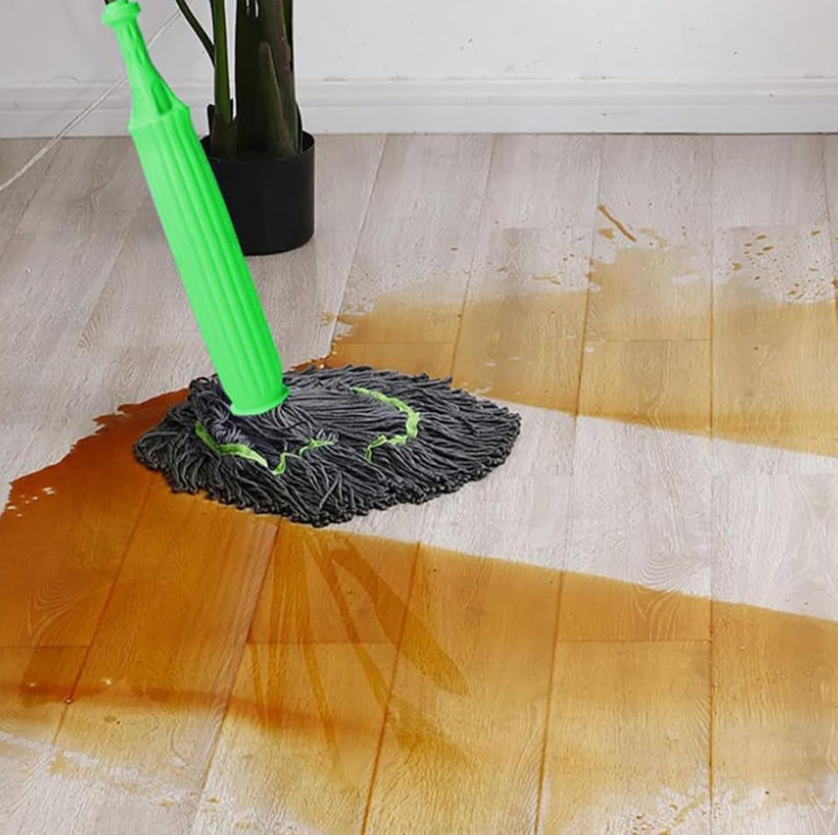 Self-twisting Water Rotating Mop